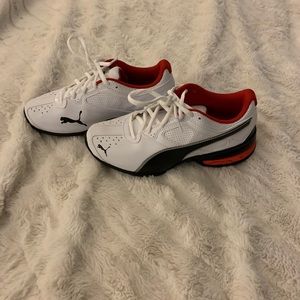 Never worn puma sneakers